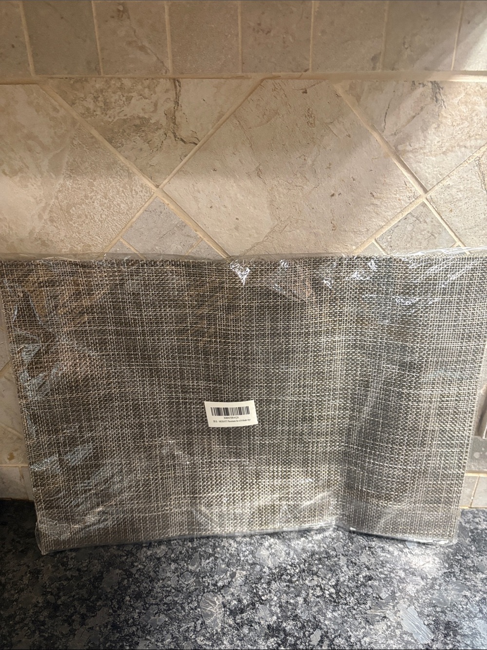 NIP Tan and Brown 6 Piece Woven Vinyl Placemat - Neutral Table Accent - Picture 2 of 4